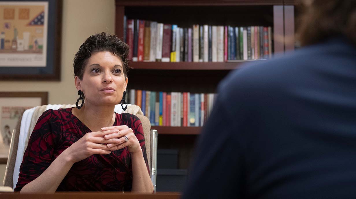 Faculty member Erin Holmes meets with a student.